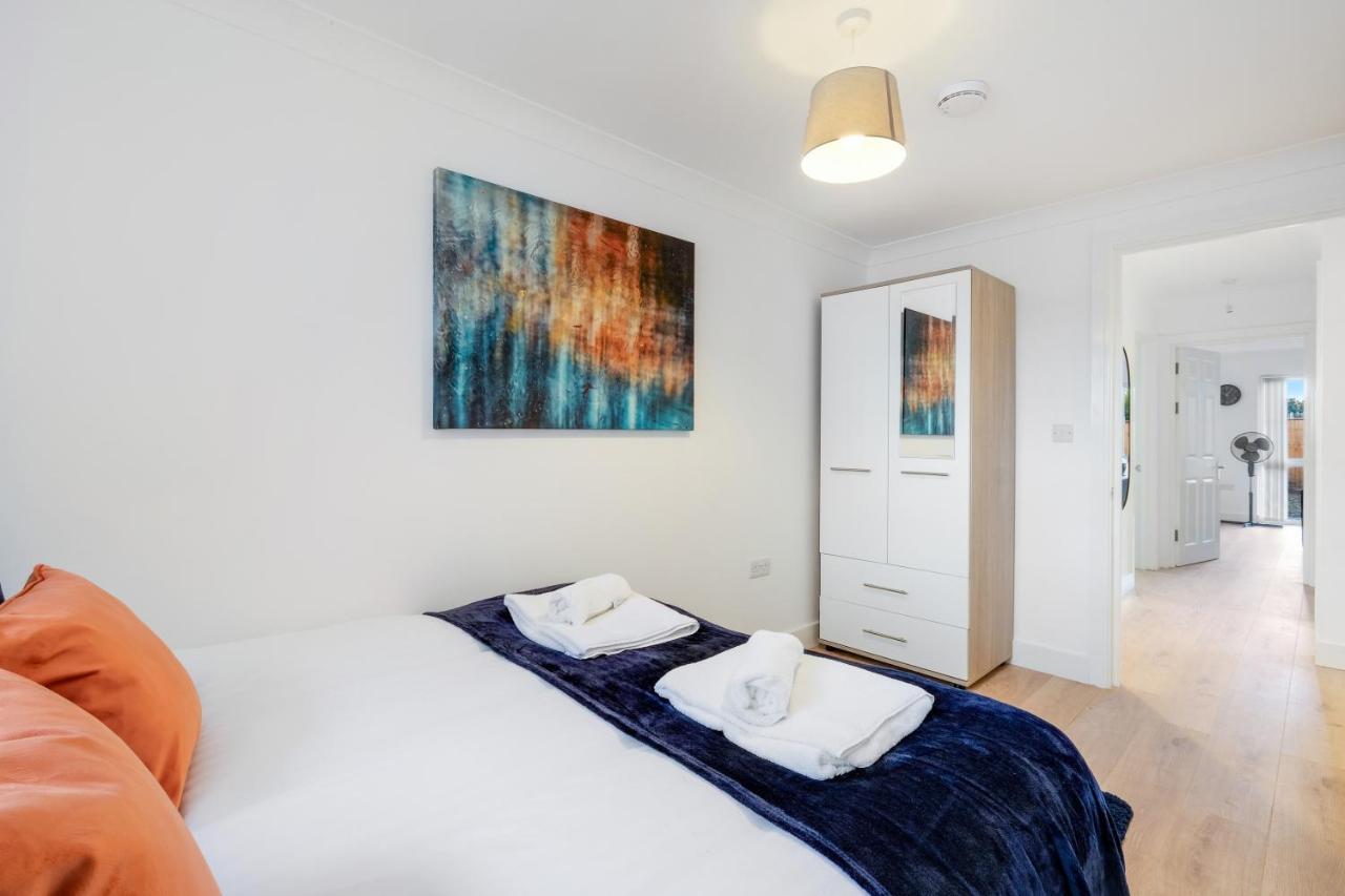 Pinewood Studios, Iver Slough Heathrow 1 & 2 Bedroom Apartments With Parking By Arista Living מראה חיצוני תמונה