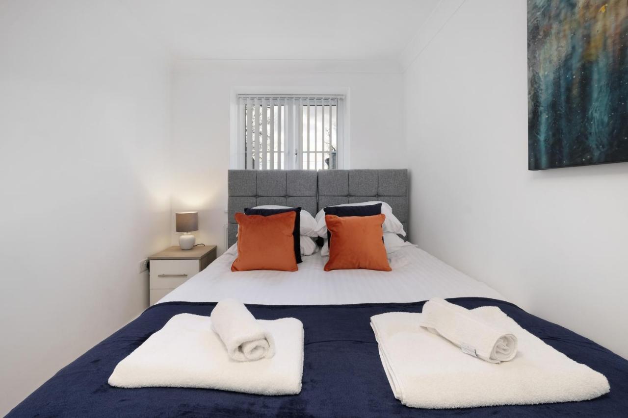 Pinewood Studios, Iver Slough Heathrow 1 & 2 Bedroom Apartments With Parking By Arista Living מראה חיצוני תמונה