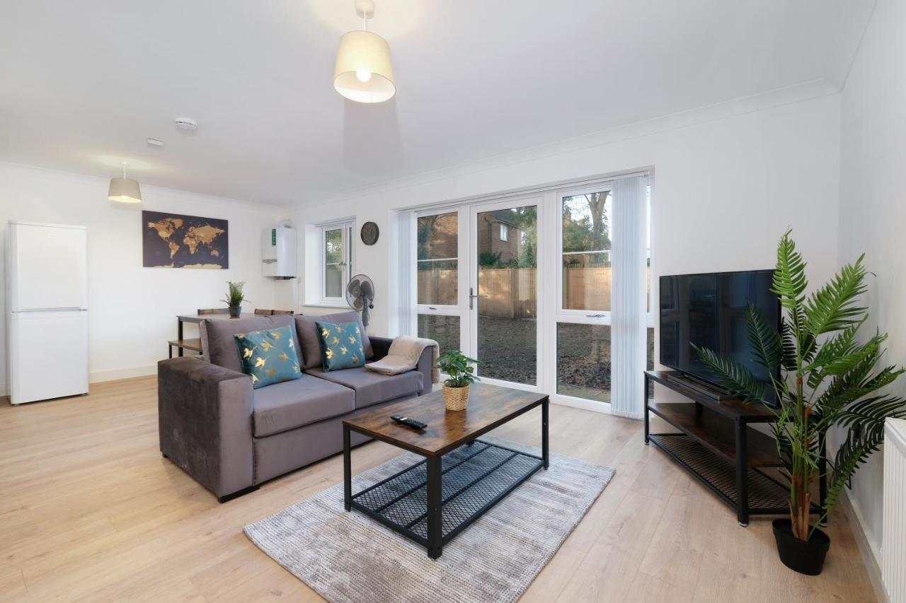 Pinewood Studios, Iver Slough Heathrow 1 & 2 Bedroom Apartments With Parking By Arista Living מראה חיצוני תמונה