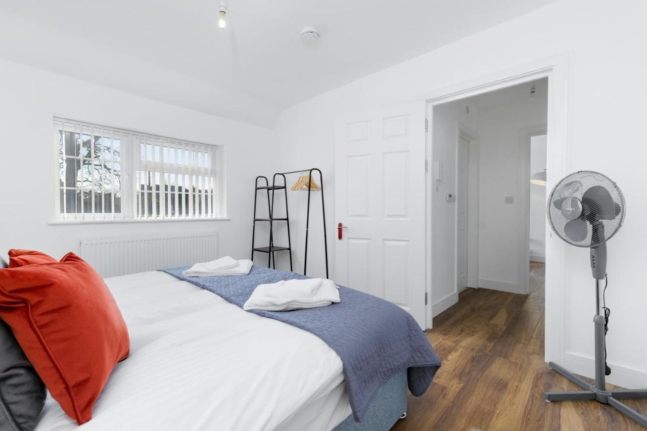 Pinewood Studios, Iver Slough Heathrow 1 & 2 Bedroom Apartments With Parking By Arista Living מראה חיצוני תמונה