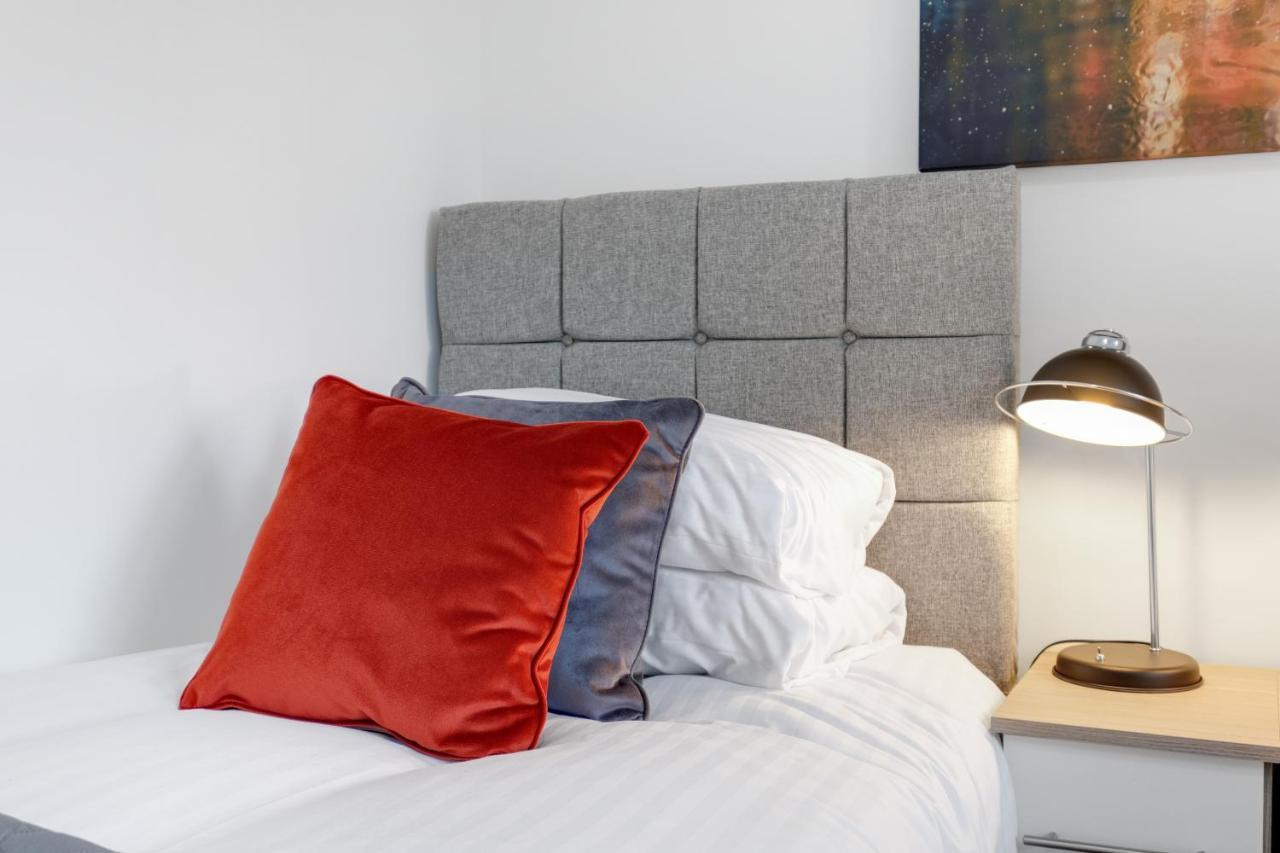 Pinewood Studios, Iver Slough Heathrow 1 & 2 Bedroom Apartments With Parking By Arista Living מראה חיצוני תמונה