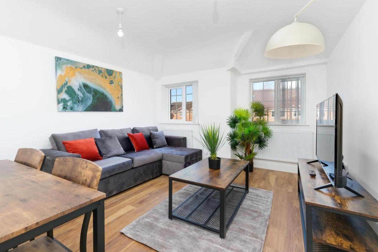 Pinewood Studios, Iver Slough Heathrow 1 & 2 Bedroom Apartments With Parking By Arista Living מראה חיצוני תמונה