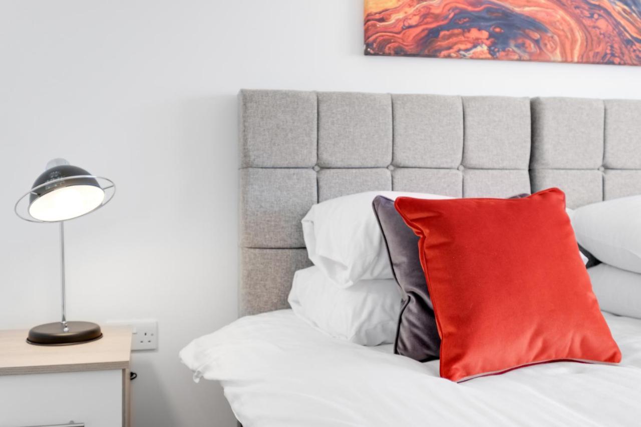 Pinewood Studios, Iver Slough Heathrow 1 & 2 Bedroom Apartments With Parking By Arista Living מראה חיצוני תמונה
